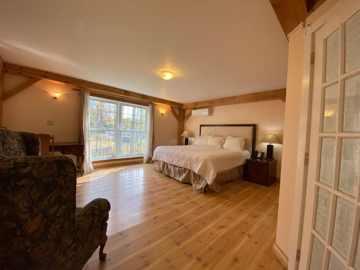 Timber House Lodge *