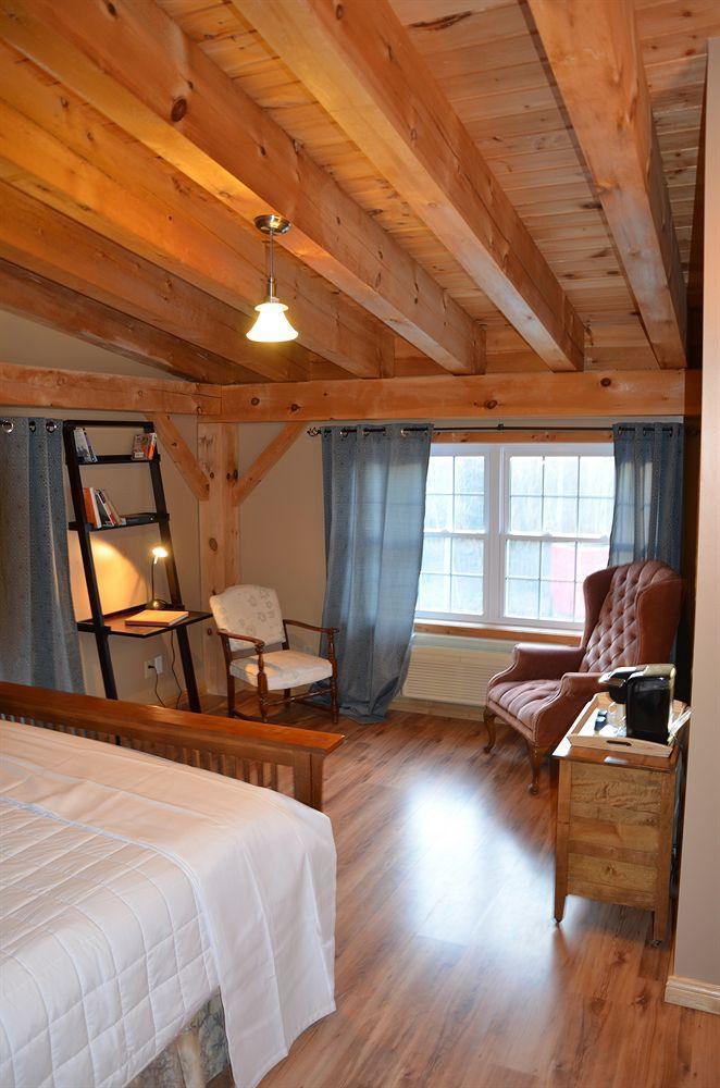 Timber House Lodge *