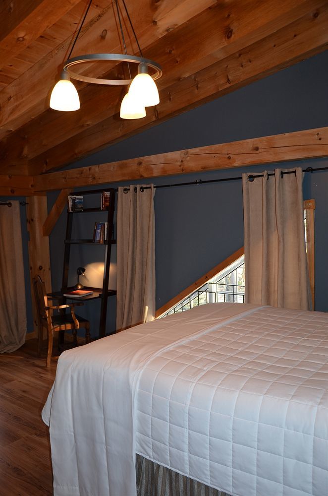 Lodge Timber House *