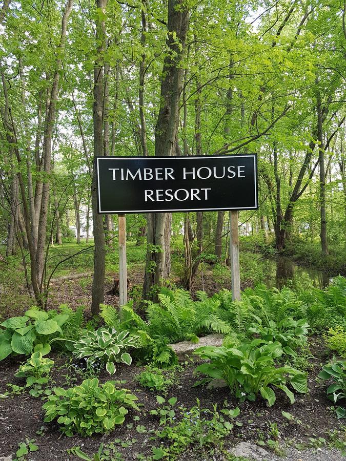 Timber House Lodge *